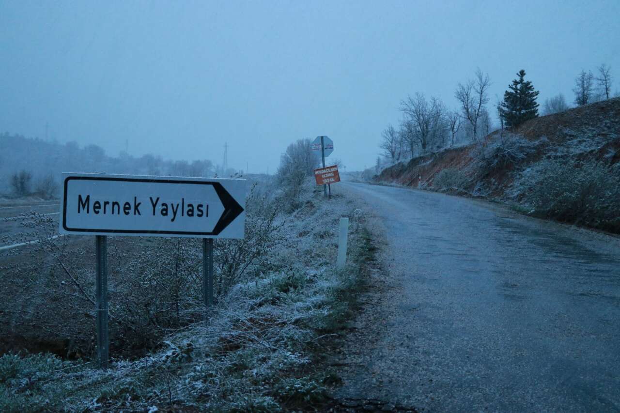 Konya’da bahar ortasında kışın beyaza bürüdüğü bir ilçe daha var 16